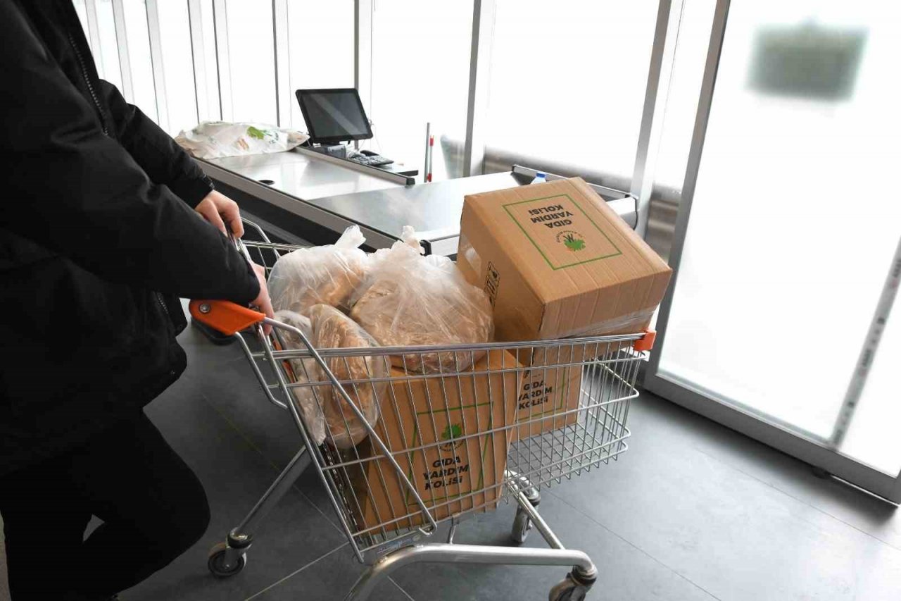 Mamak Belediyesi personeli depremzedelerle gönüllü kardeş oldu