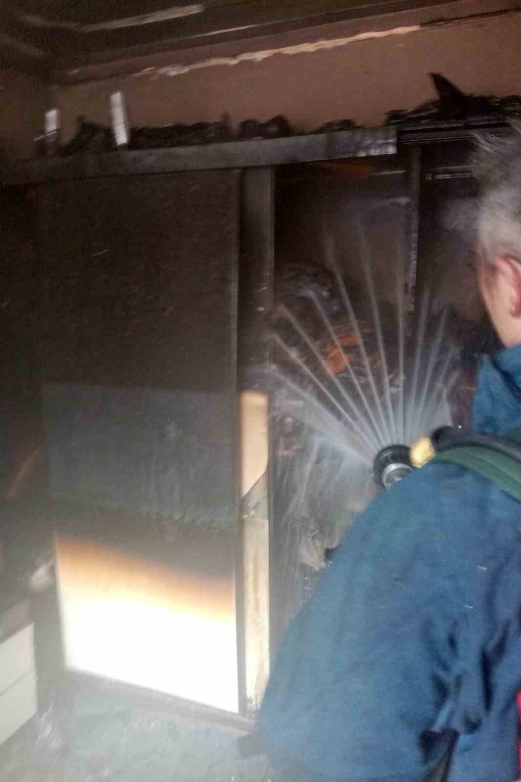 Aynı anda şarj edilen 3 cep telefonu yangına sebep oldu