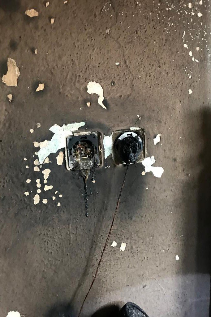 Aynı anda şarj edilen 3 cep telefonu yangına sebep oldu