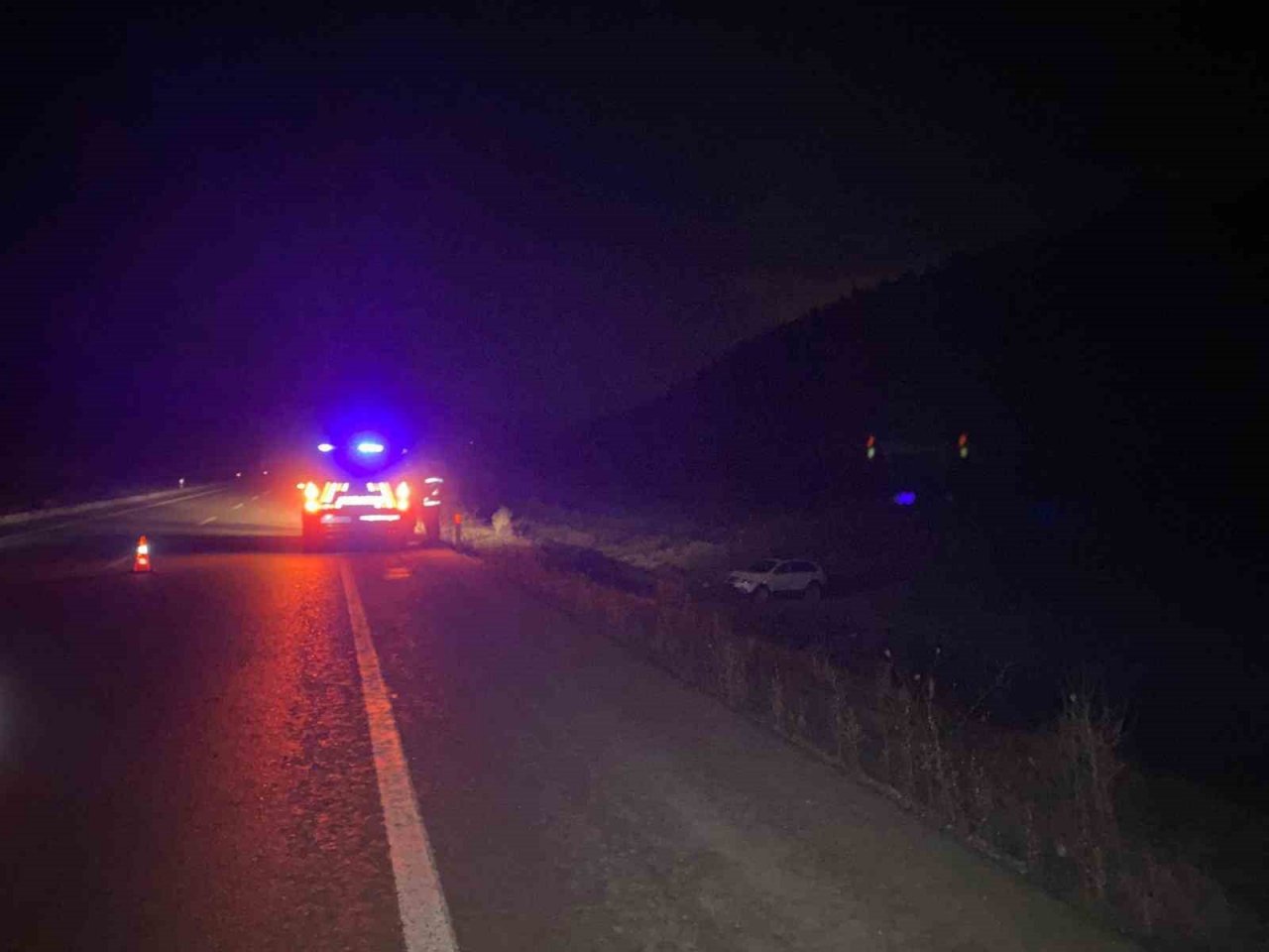 Yoldan çıkan cip tarlaya uçtu: 1 yaralı