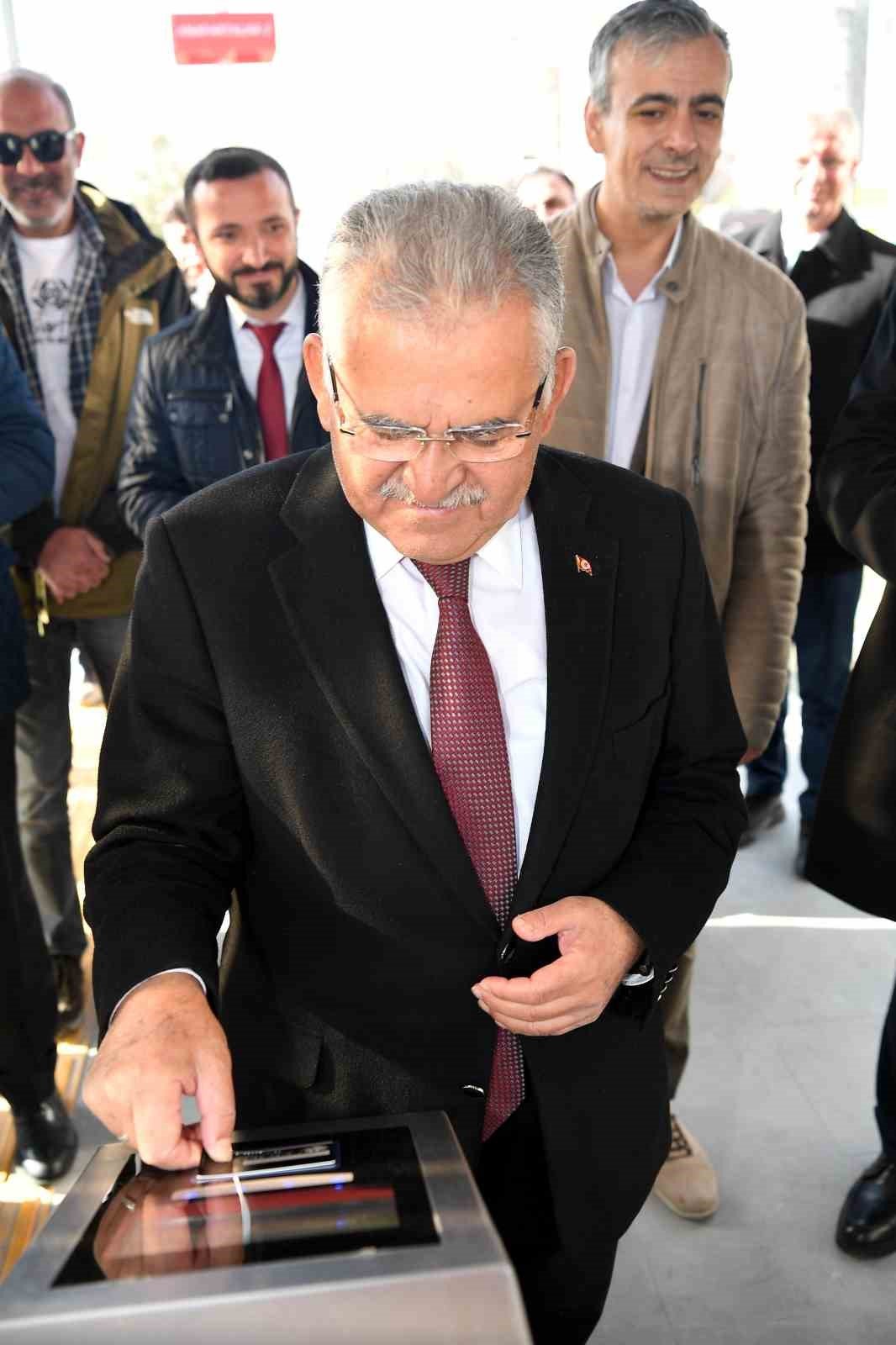 Yeni tramvay hattı hizmete başladı, Başkan Büyükkılıç vatman koltuğuna oturdu