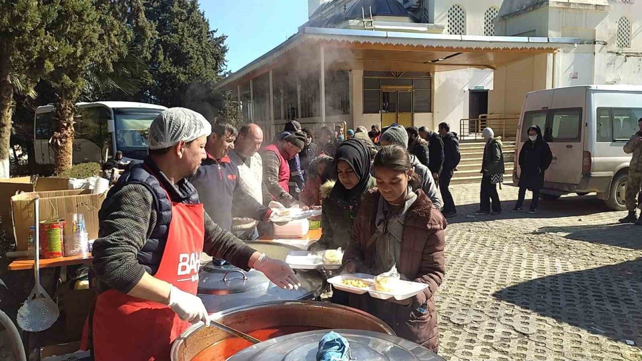 Ünye’de teknik lisenin atölyeleri depremzedeler için çalışıyor