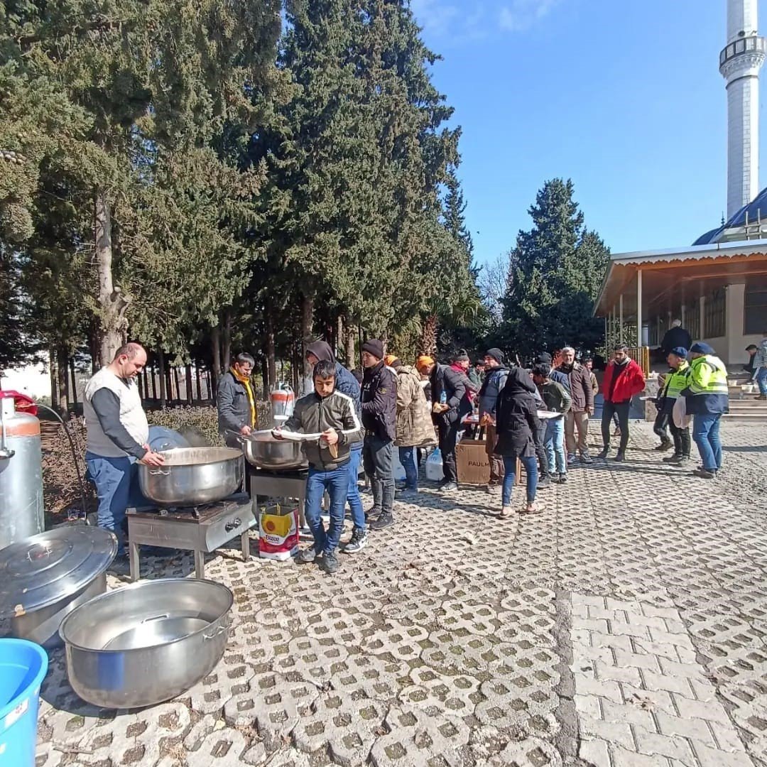 Ünye’de teknik lisenin atölyeleri depremzedeler için çalışıyor