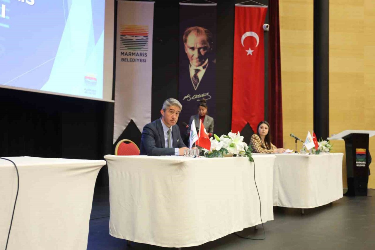 Marmaris Belediye Başkanı Oktay: "Kimse siyaset peşinde koşmasın"