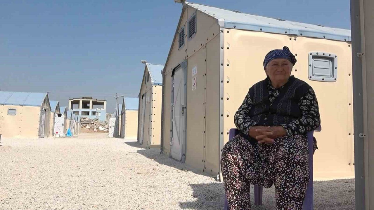Depremzedeler için gönderilen İsveç yapımı çadırlar evleri aratmıyor