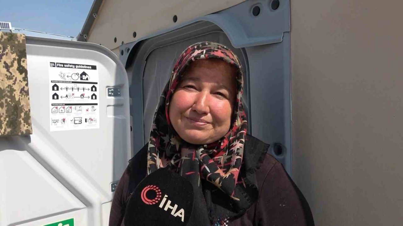 Depremzedeler için gönderilen İsveç yapımı çadırlar evleri aratmıyor