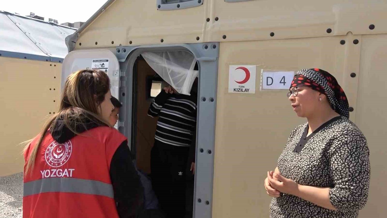 Depremzedeler için gönderilen İsveç yapımı çadırlar evleri aratmıyor