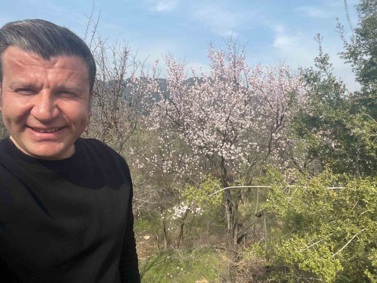 Muğla’da badem ağaçları çiçek açtı