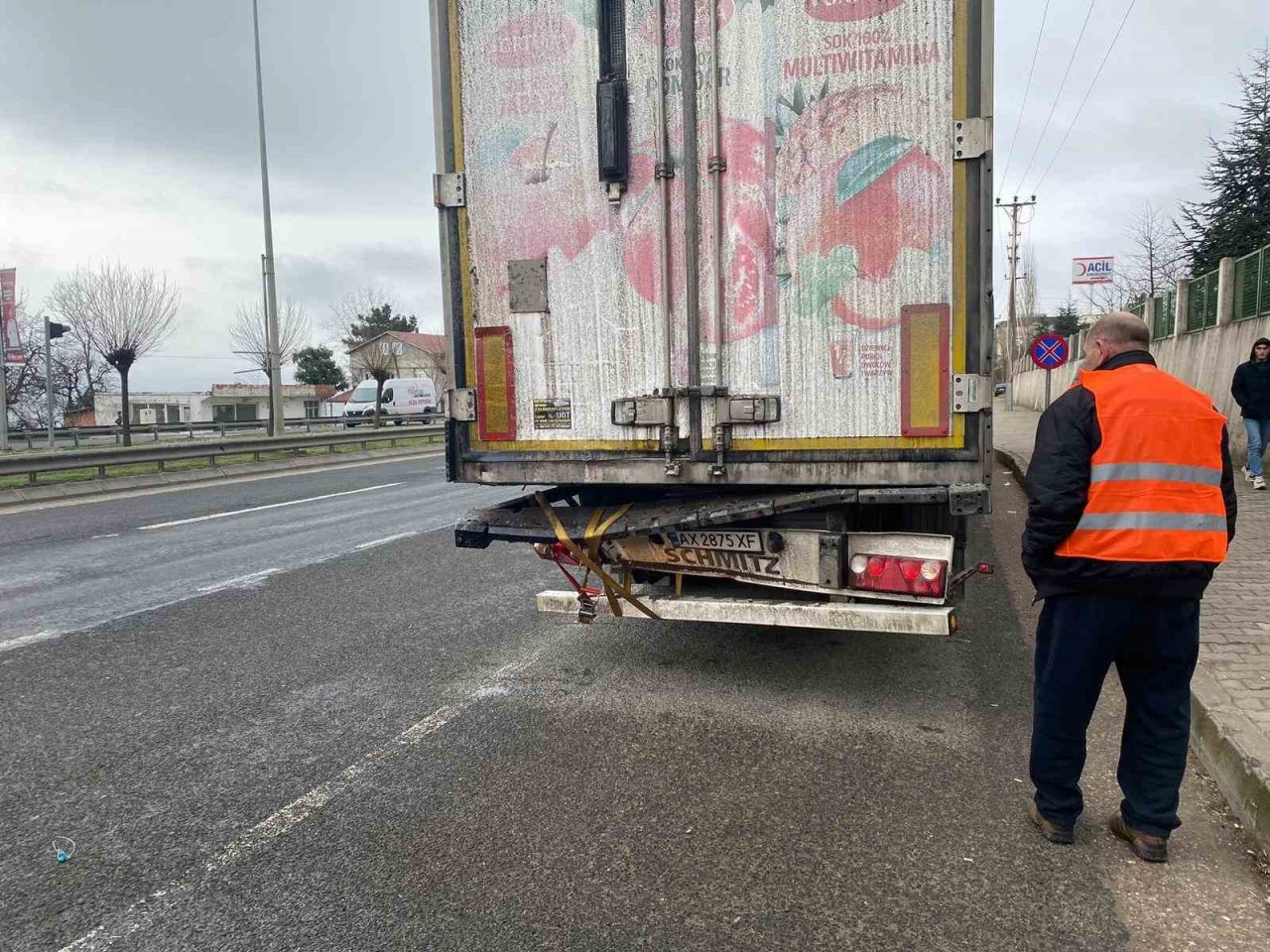 Kamyon tıra çarptı: 1 yaralı