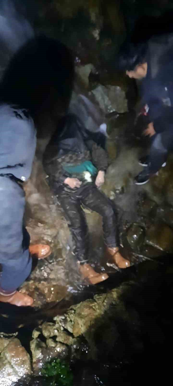 Hayvanlarının peşine giden çoban uçuruma yuvarlanarak hayatını kaybetti