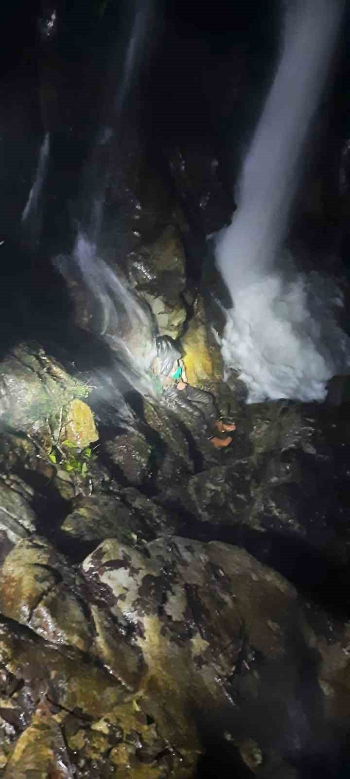 Hayvanlarının peşine giden çoban uçuruma yuvarlanarak hayatını kaybetti