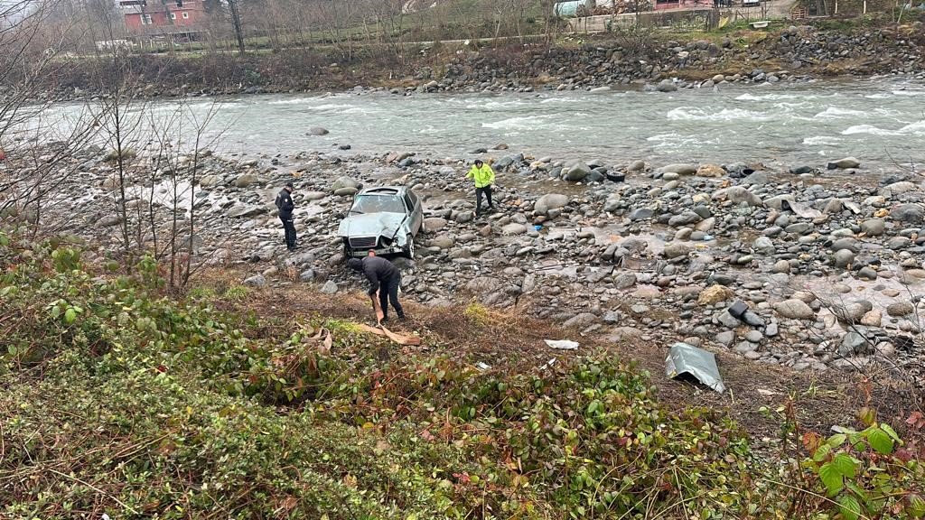 Amca oğulları kazada hayatını kaybetti