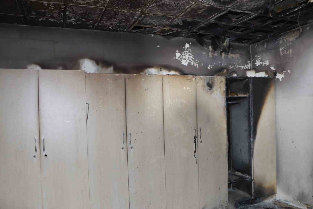 OMÜ Tıp’ta yanan giyinme odası görüntülendi