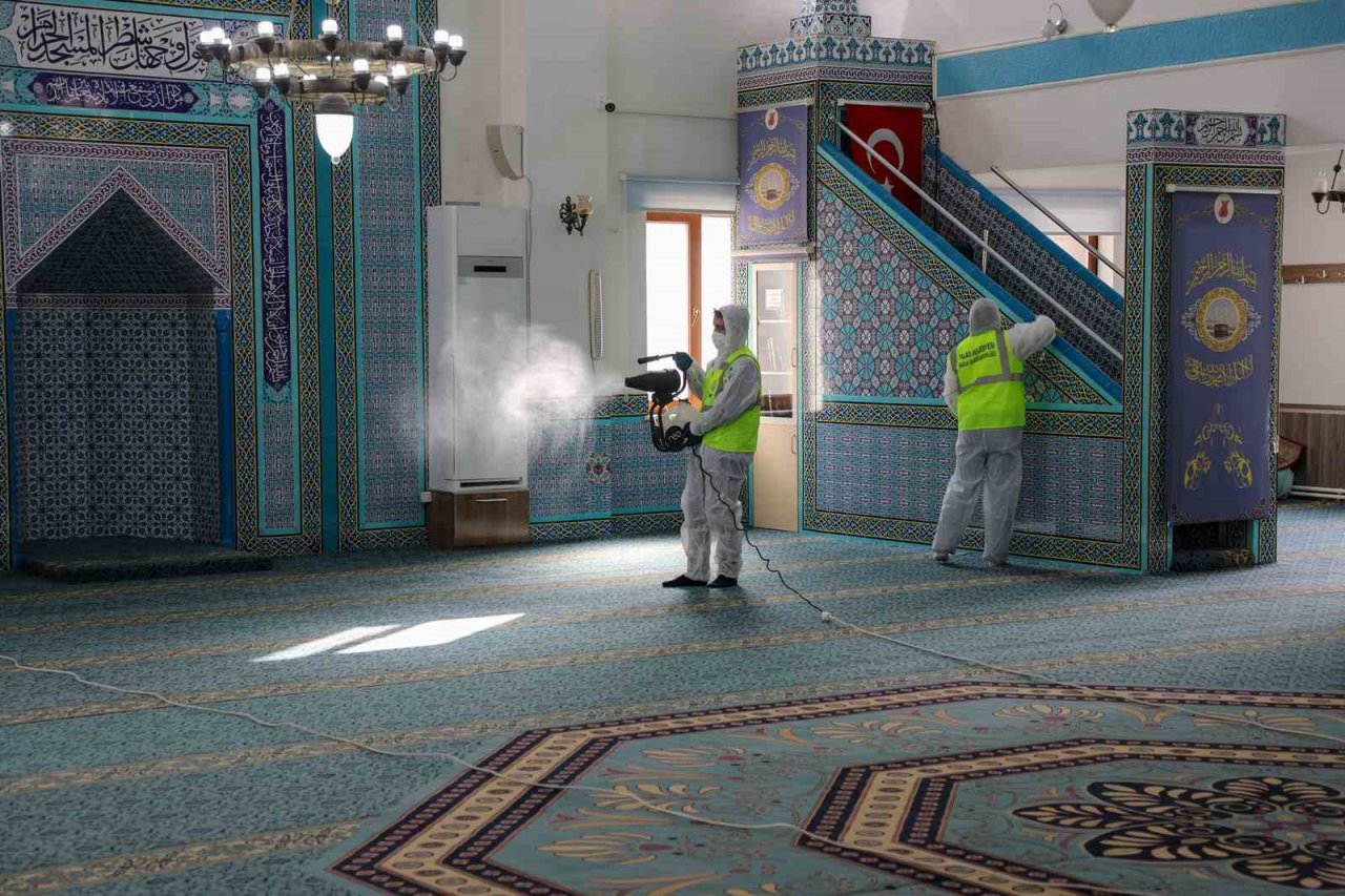 Talas’ın camilerinde özel temizlik