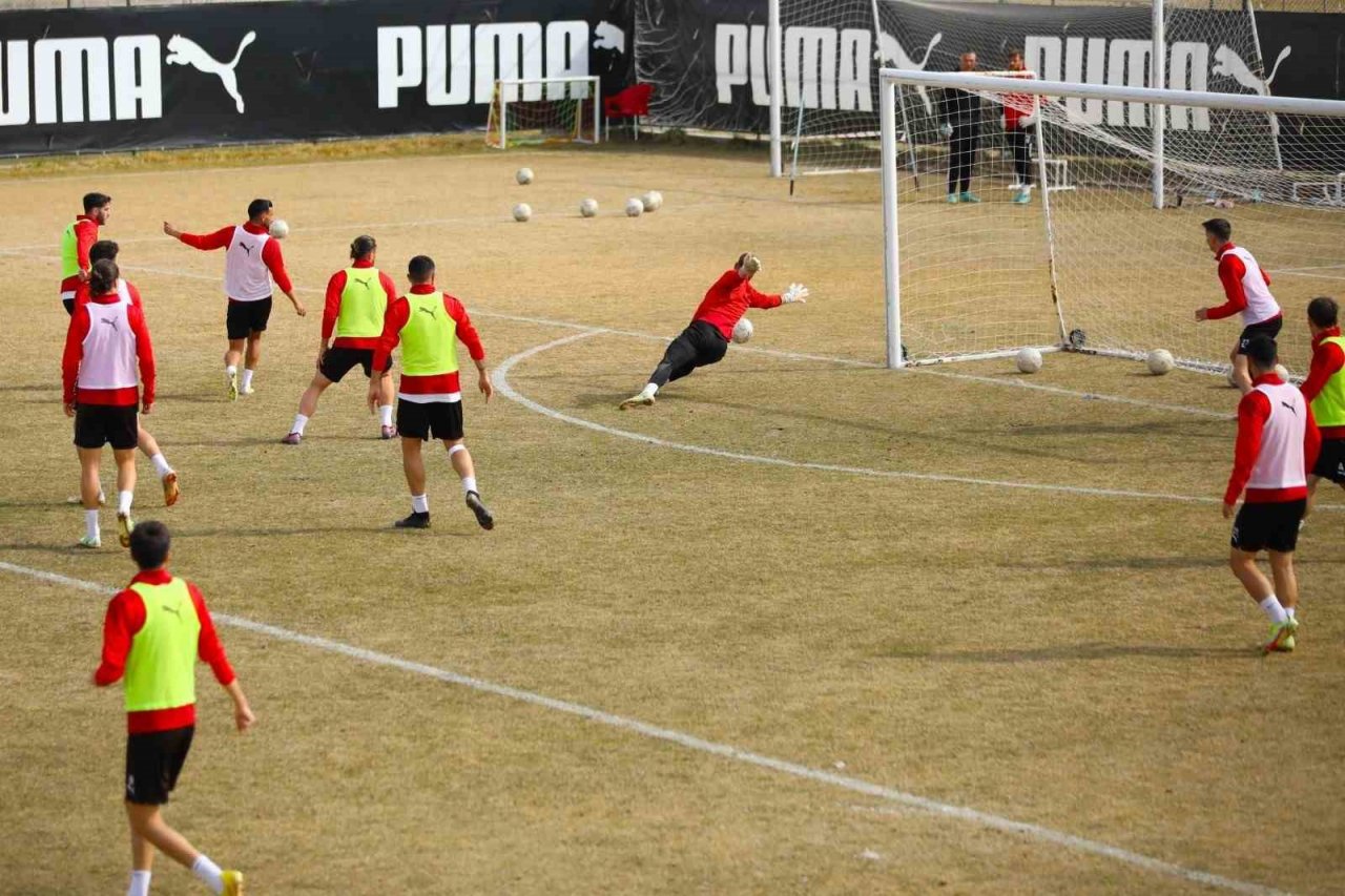 Afyonspor, Sivas Belediyespor maçı hazırlıklarını sürdürüyor