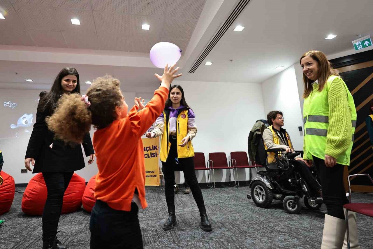 Denizli 15 bin afetzedeye kucak açtı