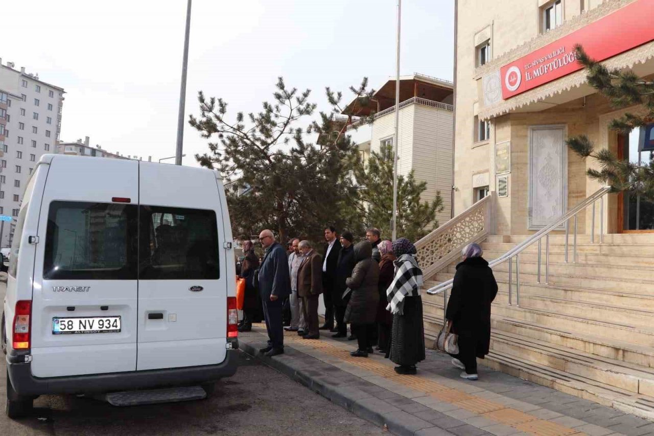 Umreciler kutsal topraklara uğurlandı