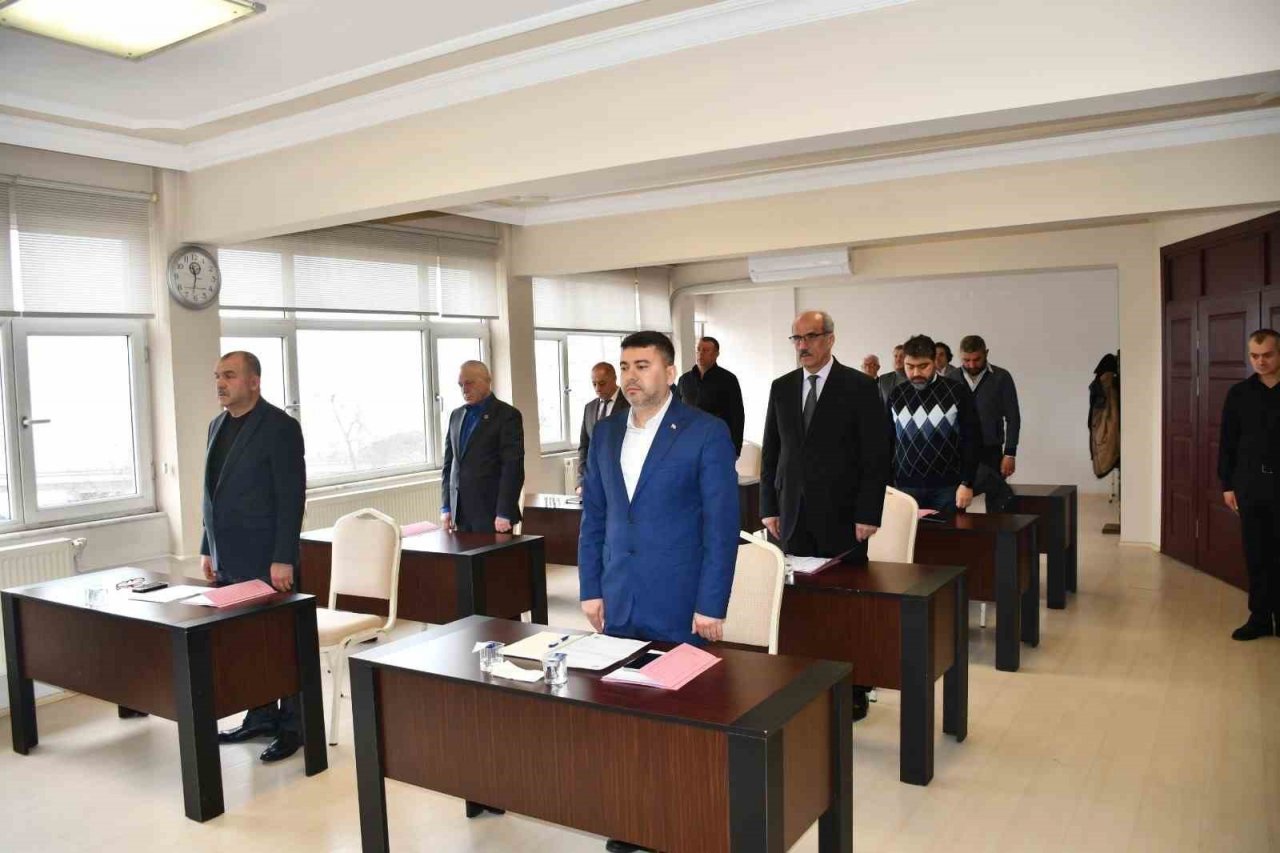 Alaplı Meclisi’nde depremlerde hayatını kaybedenlere saygı duruşu