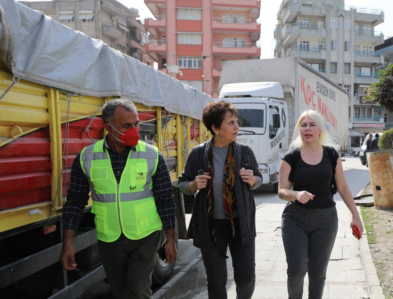 Rektör Özkan depremzede öğrencileri Hatay’da ziyaret etti