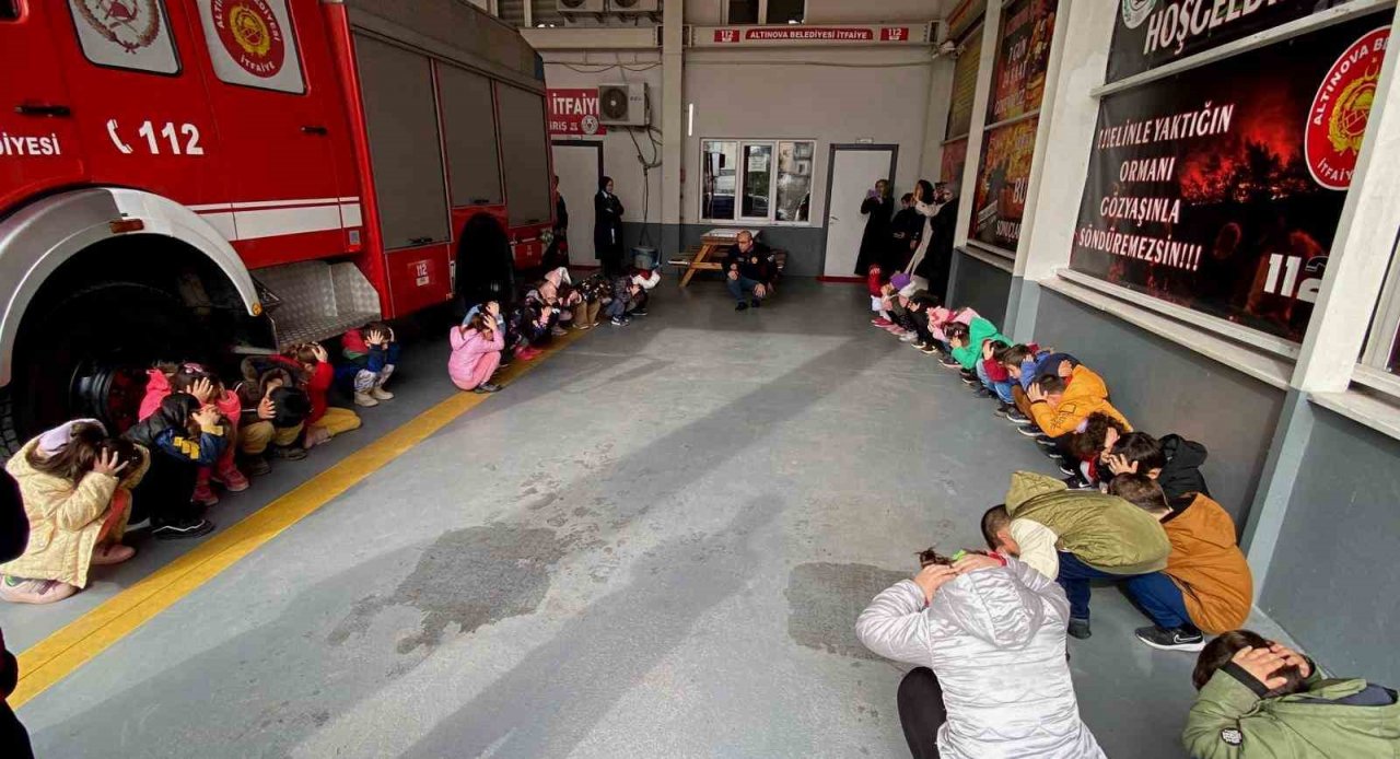 Minik itfaiyeciler eğlenerek öğreniyorlar