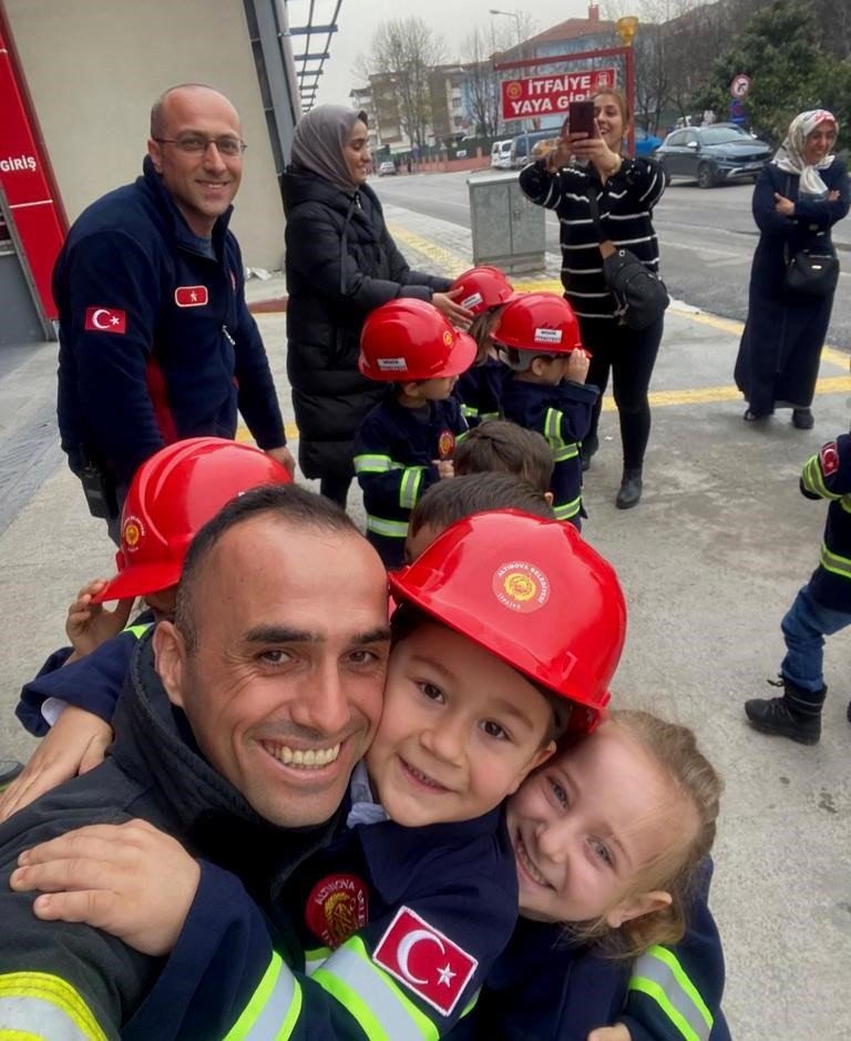 Minik itfaiyeciler eğlenerek öğreniyorlar