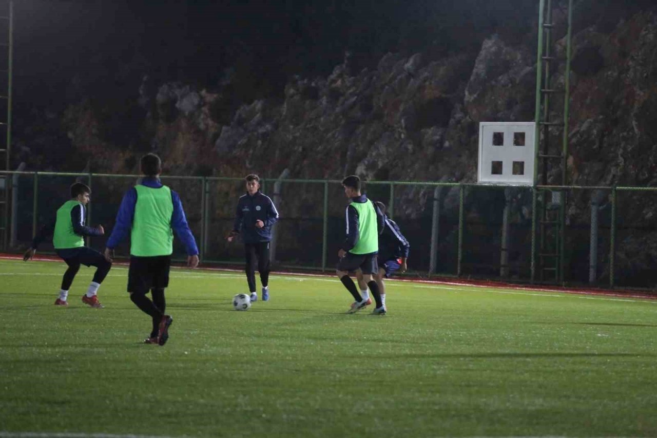 Kaş Belediye Spor futbol takımı sezonu dualarla açtı