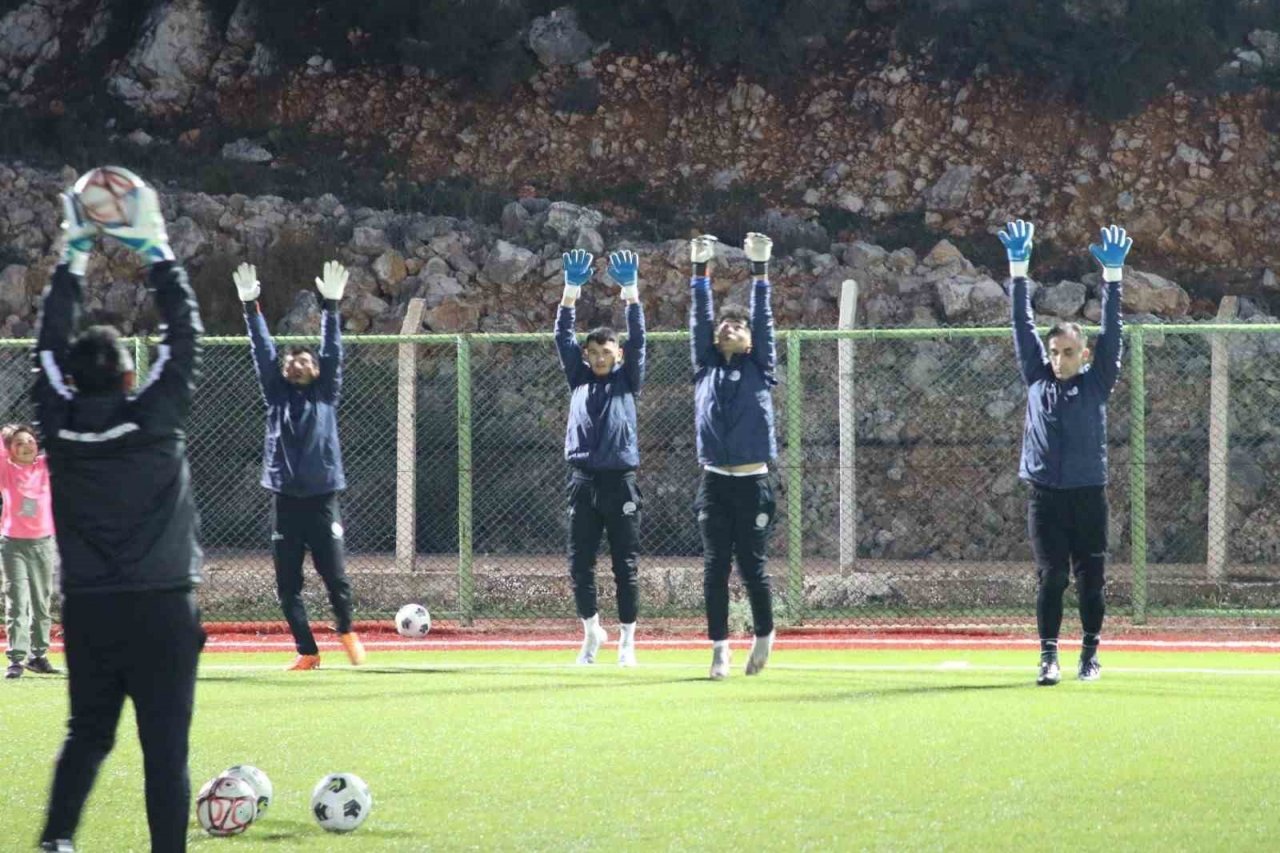 Kaş Belediye Spor futbol takımı sezonu dualarla açtı