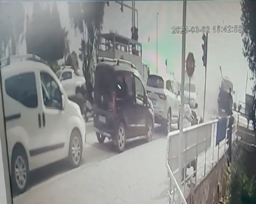 Alanya’da depremzedeleri ölüme götüren kaza güvenlik kamerasına yansıdı