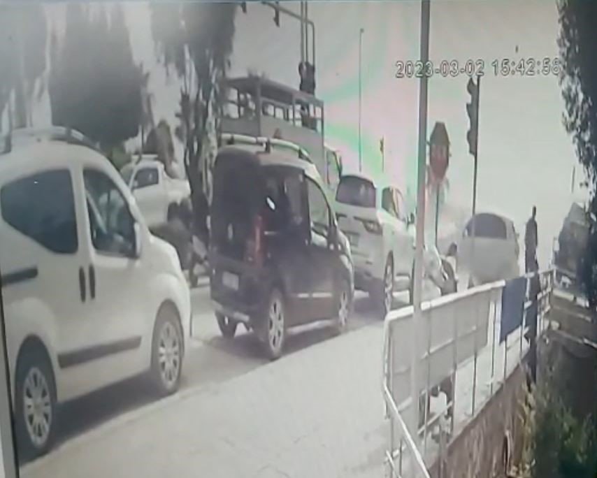 Alanya’da depremzedeleri ölüme götüren kaza güvenlik kamerasına yansıdı