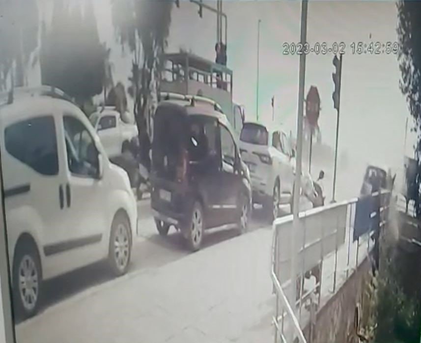 Alanya’da depremzedeleri ölüme götüren kaza güvenlik kamerasına yansıdı