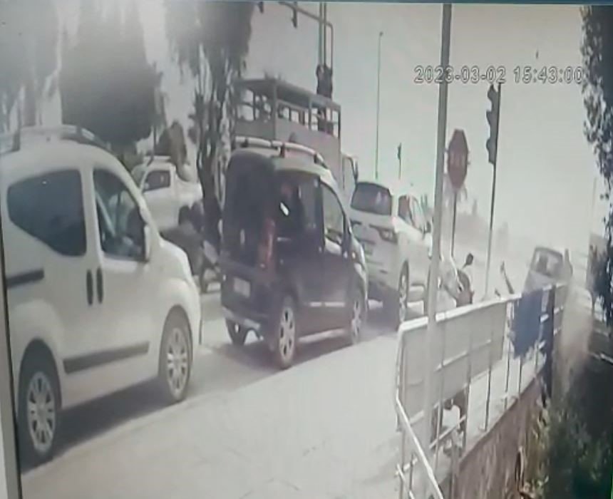 Alanya’da depremzedeleri ölüme götüren kaza güvenlik kamerasına yansıdı