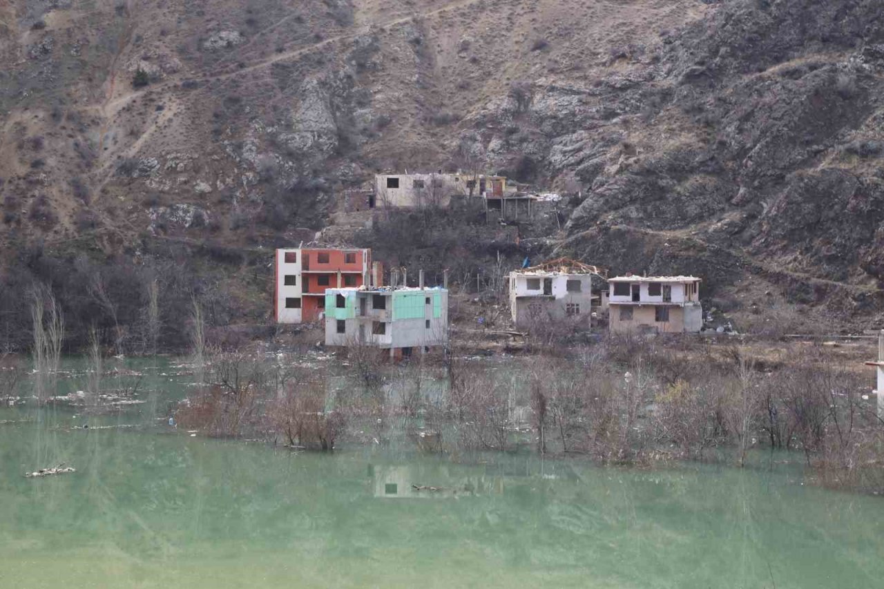 Kuraklık nedeniyle barajlar boşalırken, Yusufeli Barajı doluyor