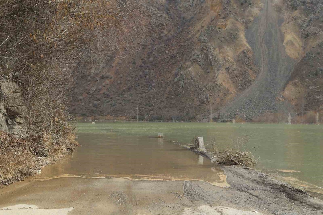 Kuraklık nedeniyle barajlar boşalırken, Yusufeli Barajı doluyor