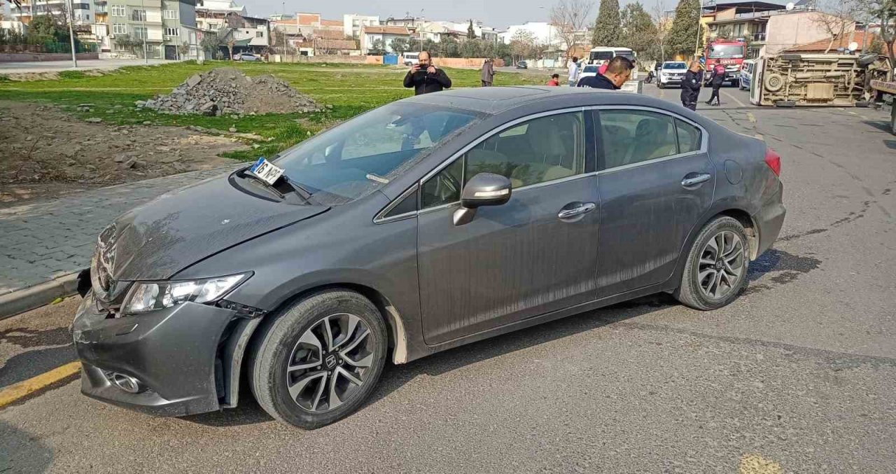 Devrilen araçtan burnu bile kanamadan çıktı