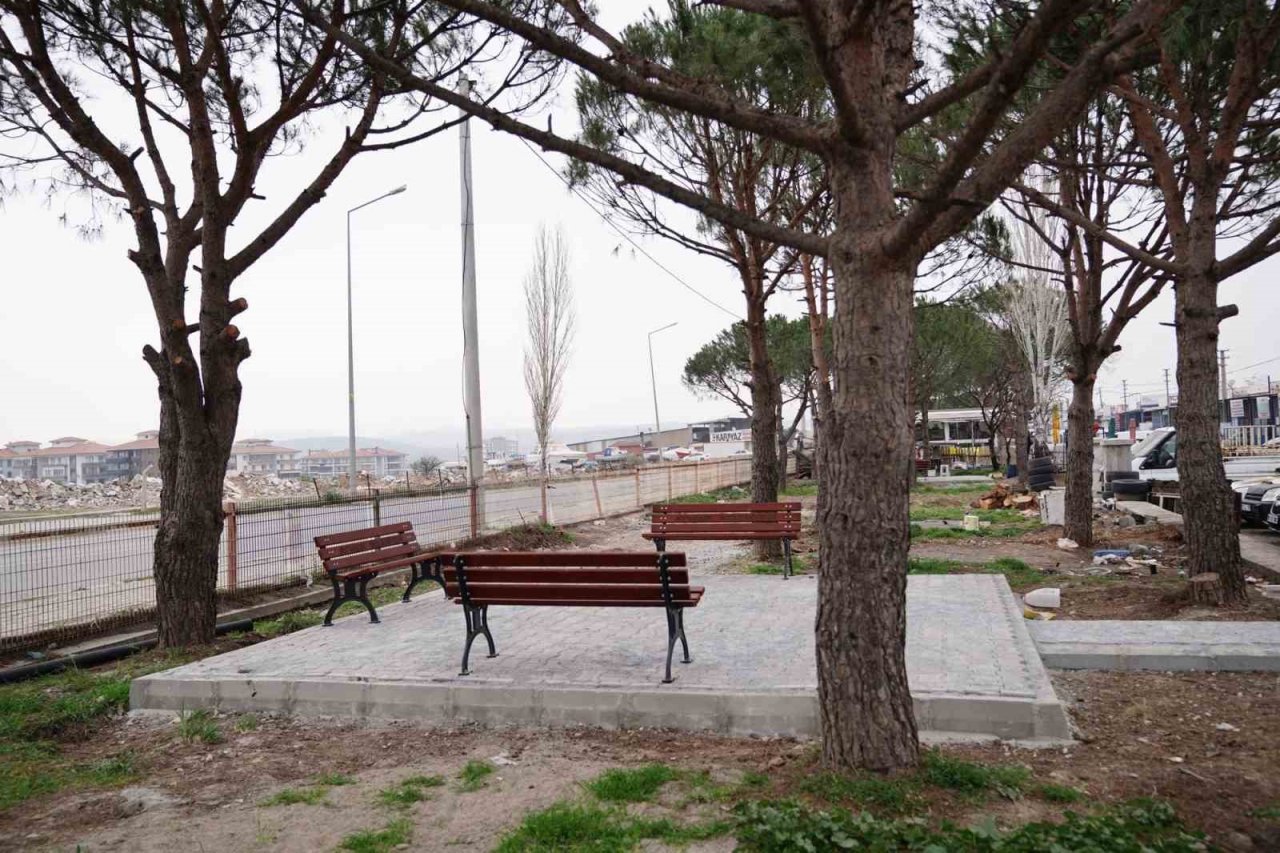 Ayvalık Belediyesi’nden Sanayi Bölgesinde Sosyal Alanlar ve Kamelyalar