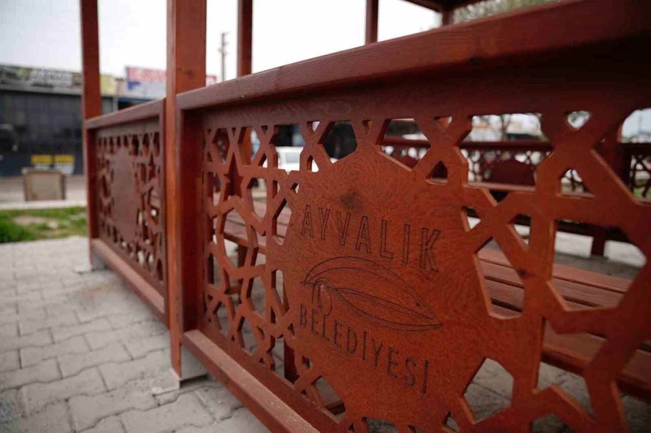 Ayvalık Belediyesi’nden Sanayi Bölgesinde Sosyal Alanlar ve Kamelyalar