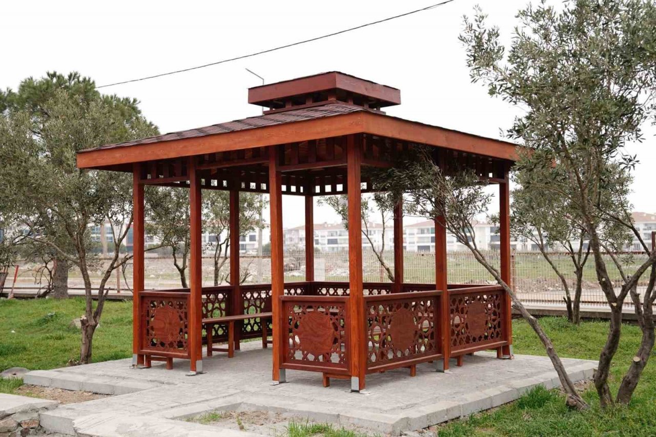 Ayvalık Belediyesi’nden Sanayi Bölgesinde Sosyal Alanlar ve Kamelyalar