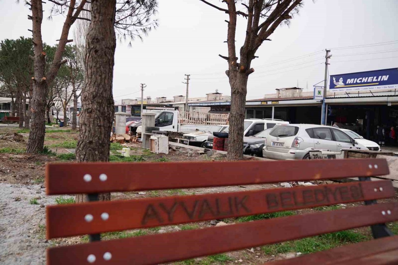 Ayvalık Belediyesi’nden Sanayi Bölgesinde Sosyal Alanlar ve Kamelyalar