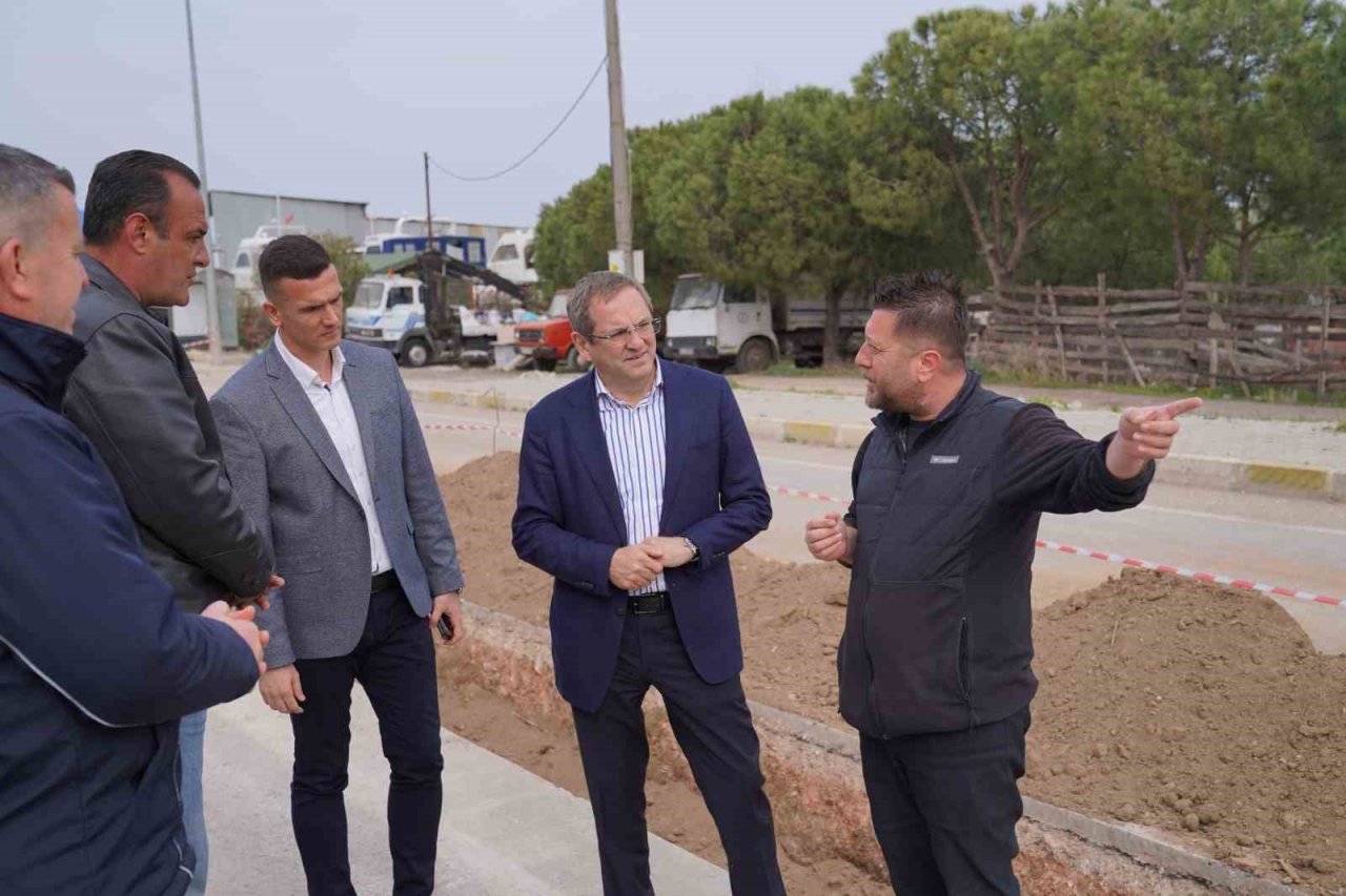 Ayvalık’ta Başkan Ergin doğalgaz çalışmalarını inceledi