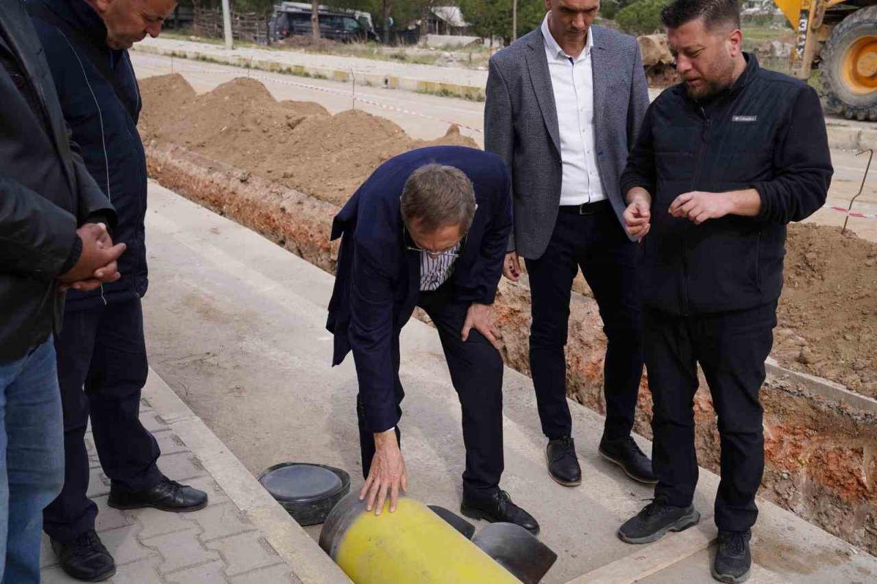 Ayvalık’ta Başkan Ergin doğalgaz çalışmalarını inceledi