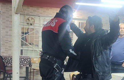 Edremit’te polisin genel asayiş uygulamasında aranan 5 kişi yakalandı