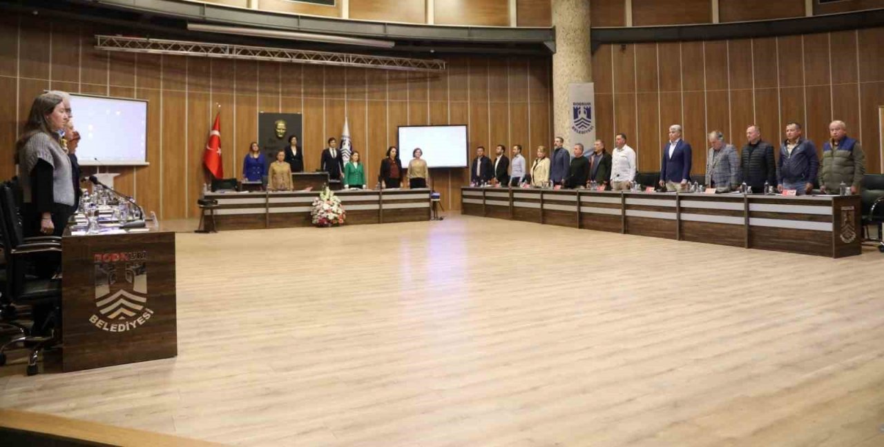 Bodrum’da Belediye Meclisi saygı duruşu ile başladı