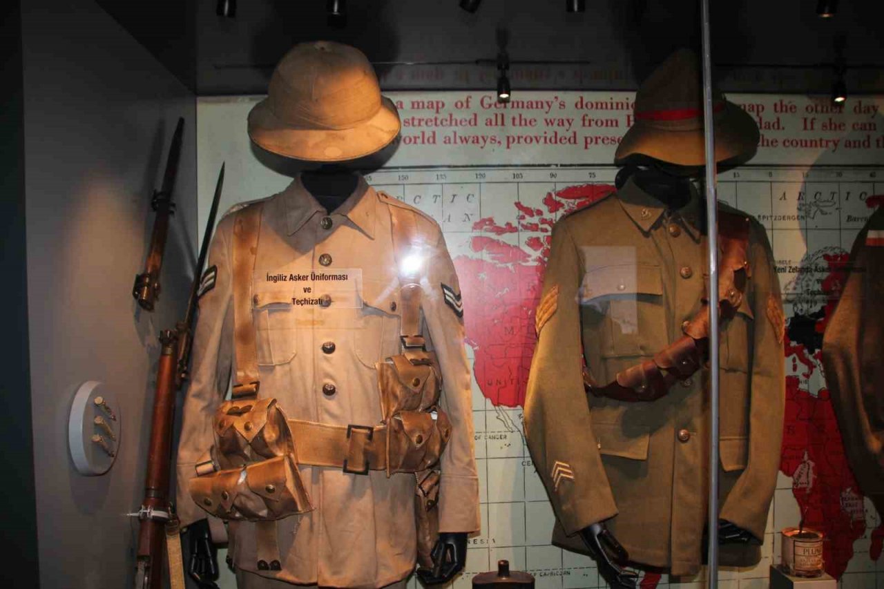 Çanakkale Savaşları Mobil Müzesi’ni ziyaret eden öğrenciler duygu dolu anlar yaşadı