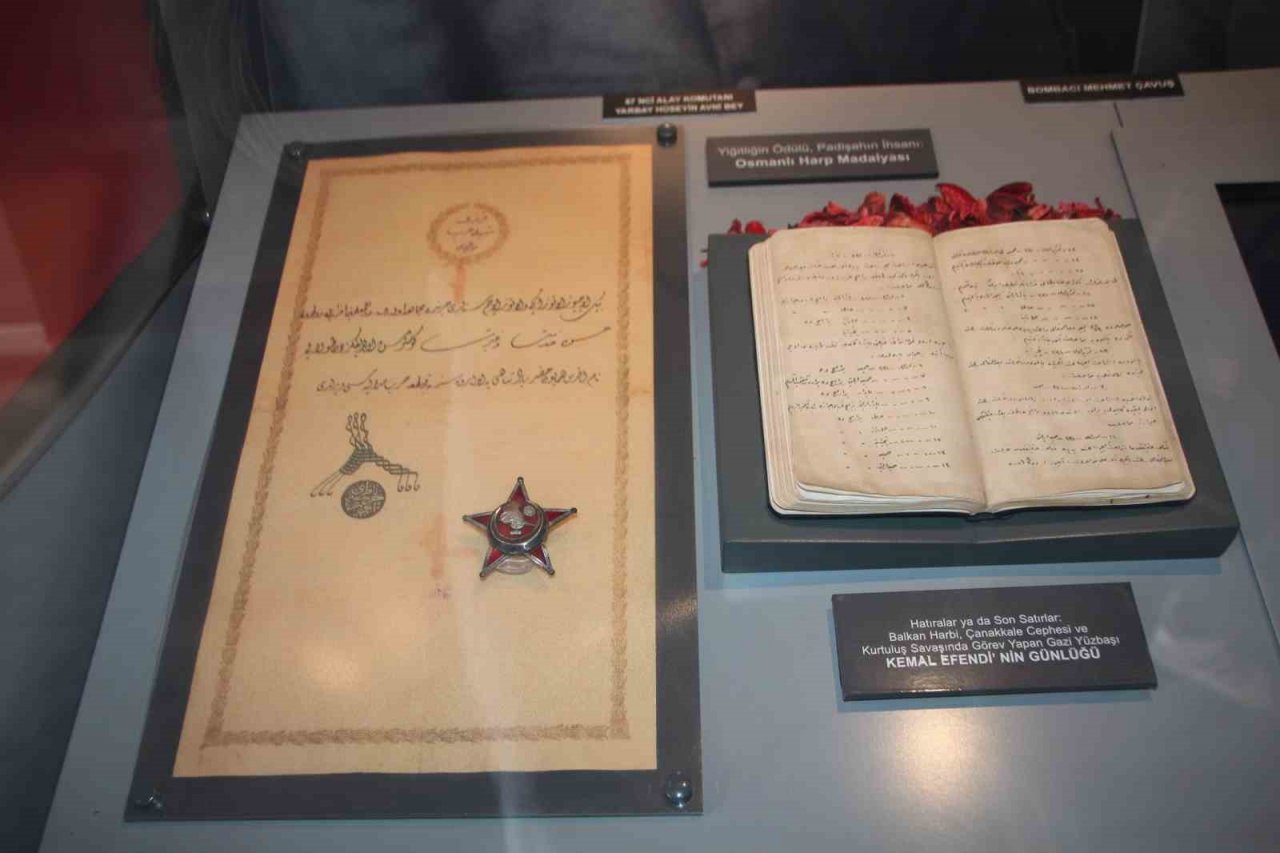 Çanakkale Savaşları Mobil Müzesi’ni ziyaret eden öğrenciler duygu dolu anlar yaşadı