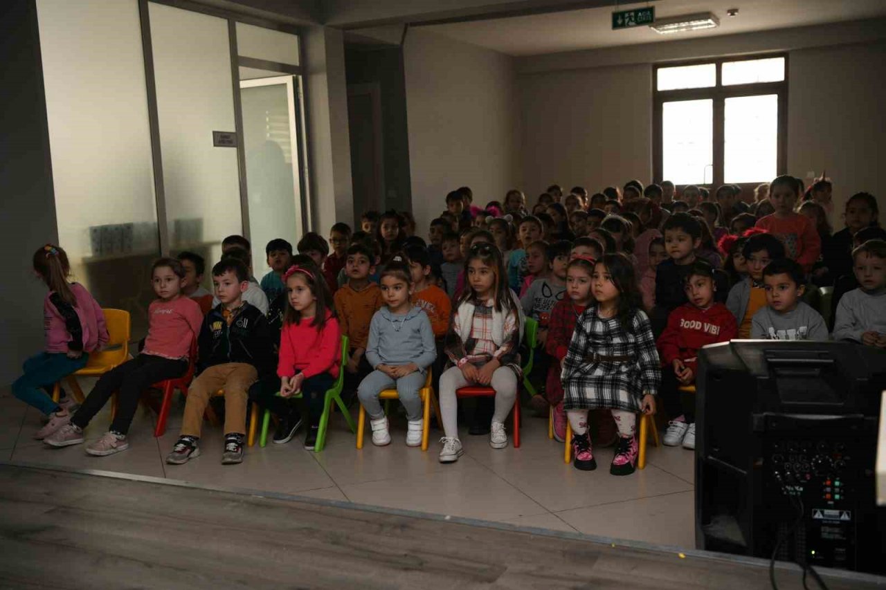 Depremzede çocuklara moral etkinliği