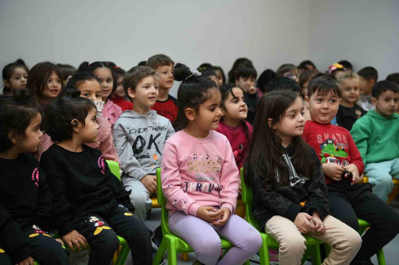 Depremzede çocuklara moral etkinliği