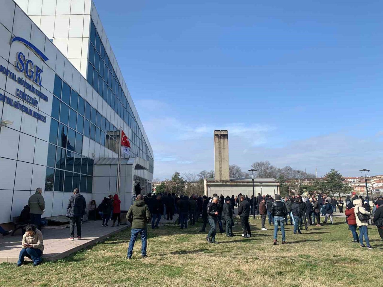 Çerkezköy’de EYT’liler SGK’ya akın etti