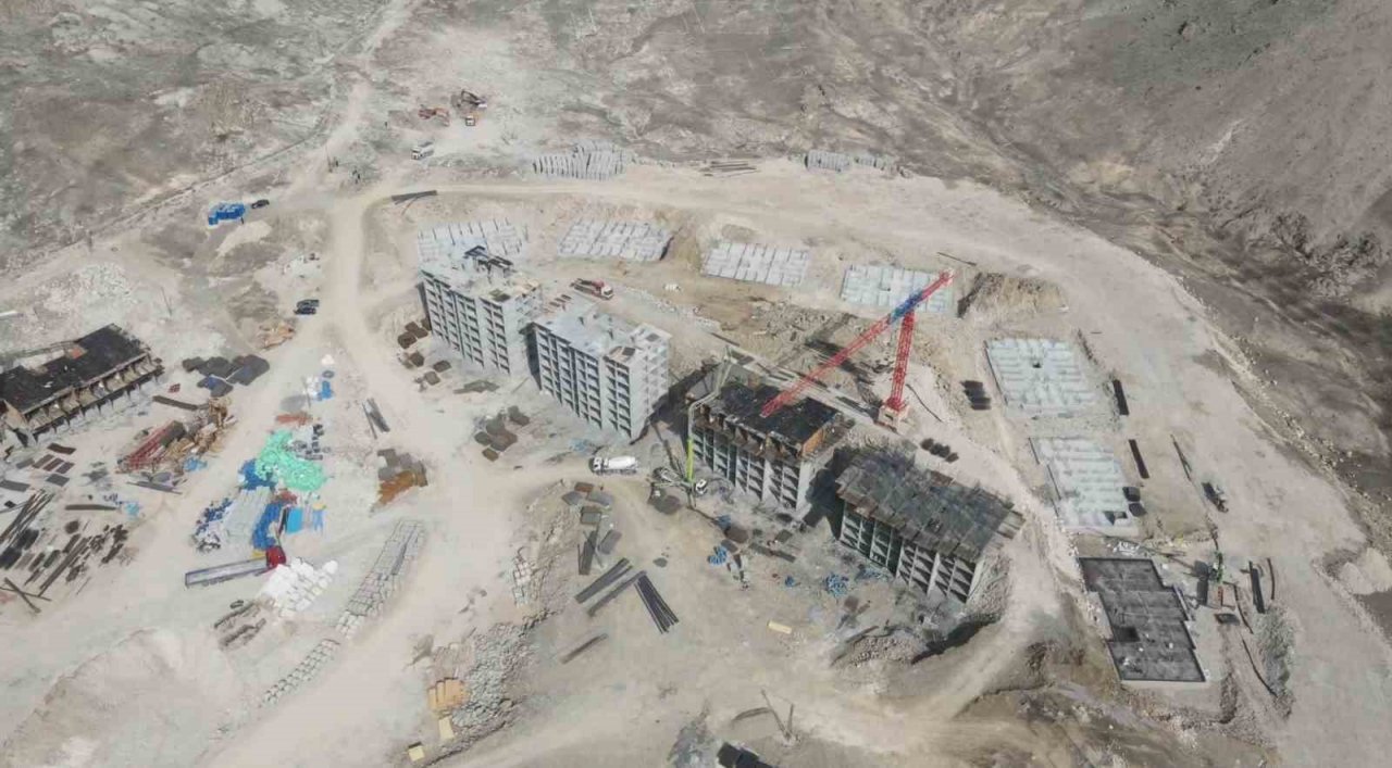 Bakan Kurum: “Malatya Battalgazi’de ilk kazmayı vurduk”