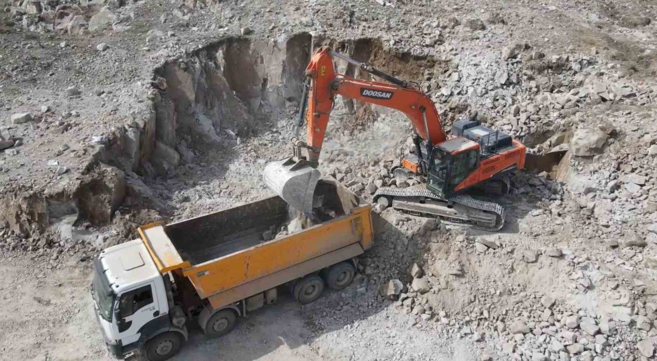 Bakan Kurum: “Malatya Battalgazi’de ilk kazmayı vurduk”