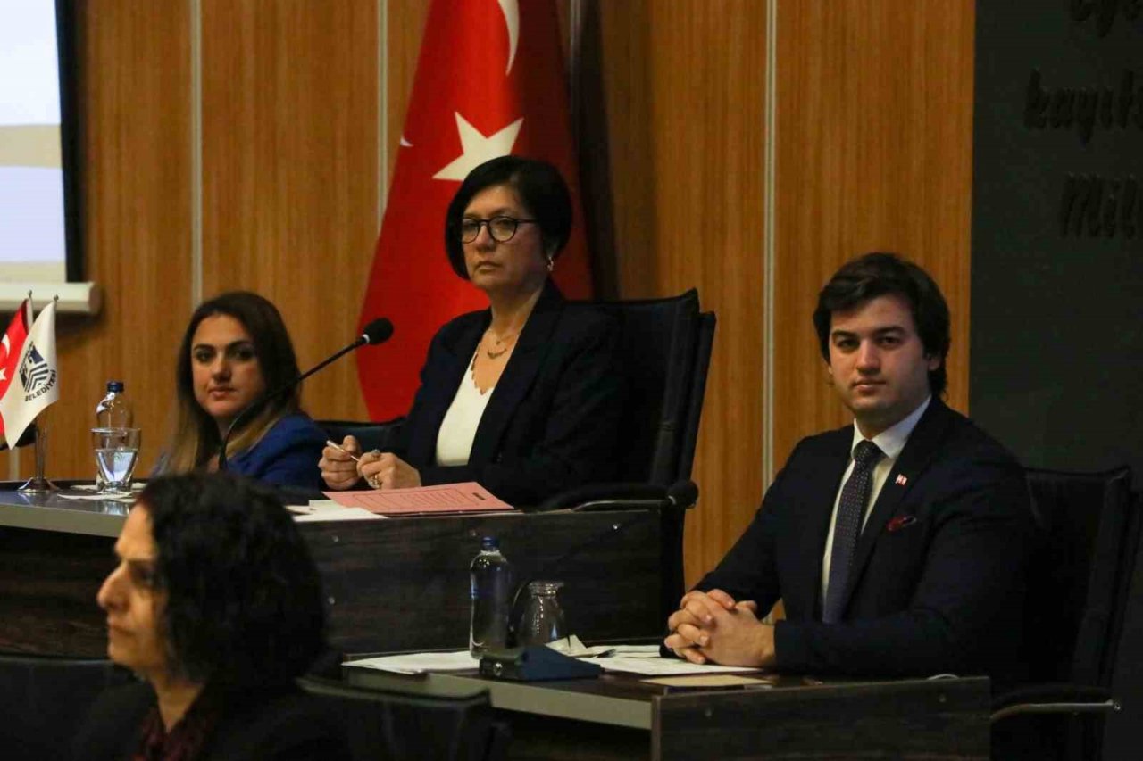 Bodrum’da Belediye Meclisi saygı duruşu ile başladı